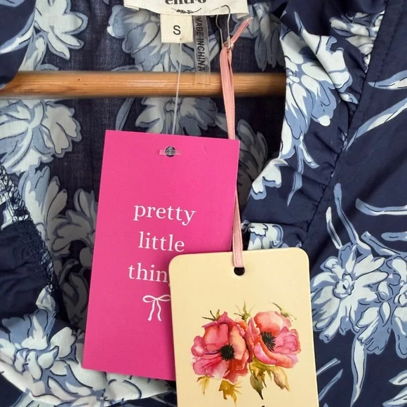 NWT Entro blue and white floral blouse - Picture 4 of 4